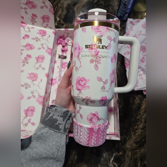 Lsf X Stanley Ribbon Rosa 40oz - Picture 4 of 9